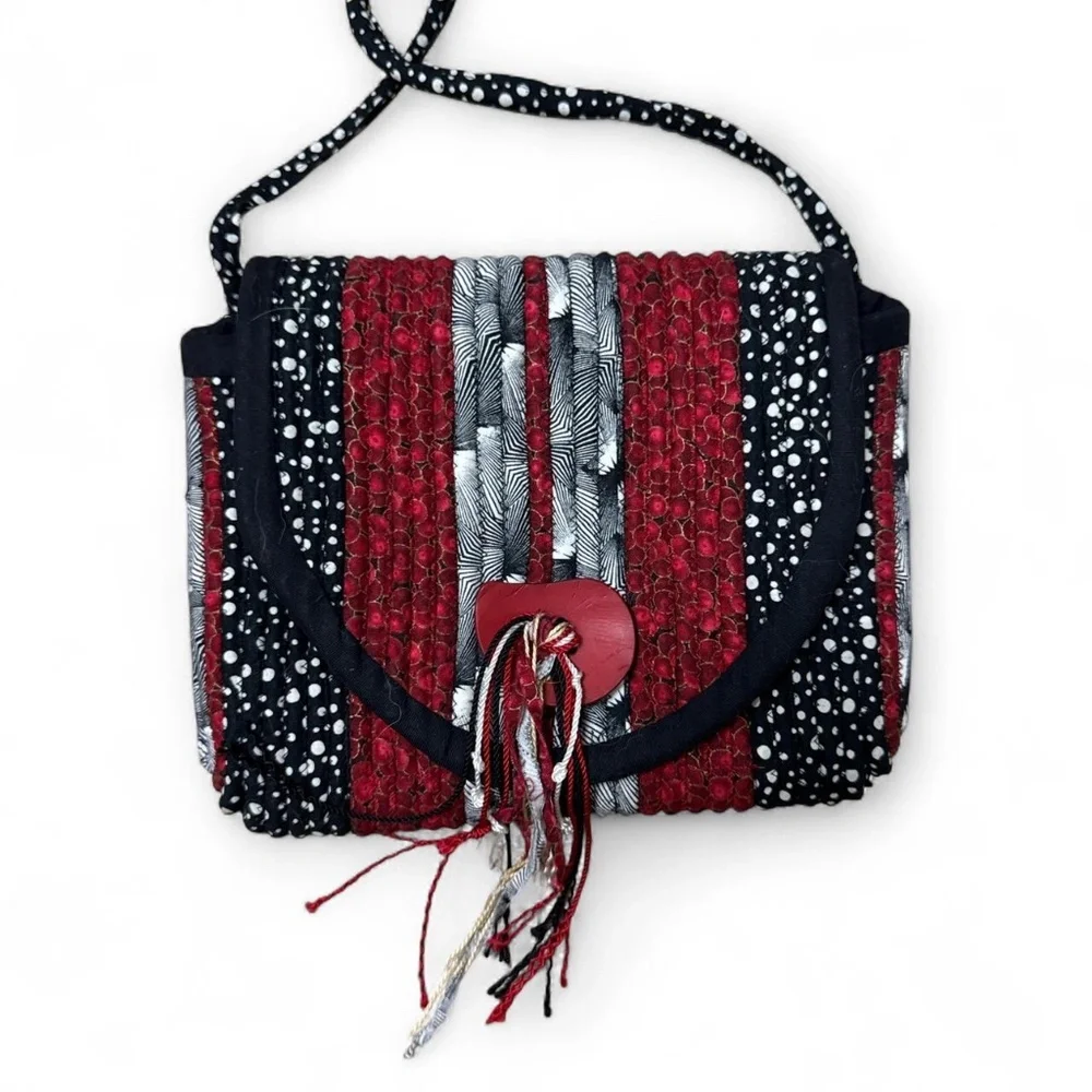 🌸 Vintage Japanese-Style Quilted Patchwork Shoulder Bag – Red, Black‎ & White